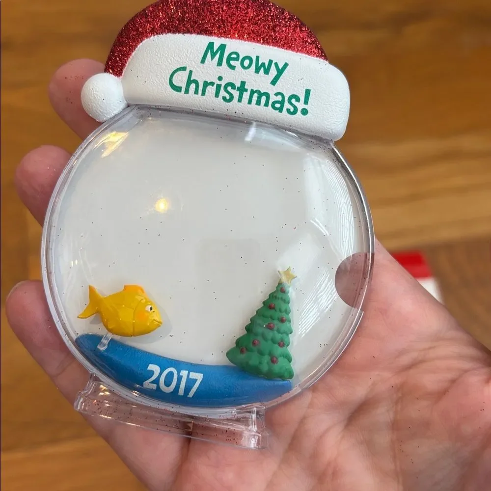 Hallmark Meowy Christmas Globe Ornament 2017